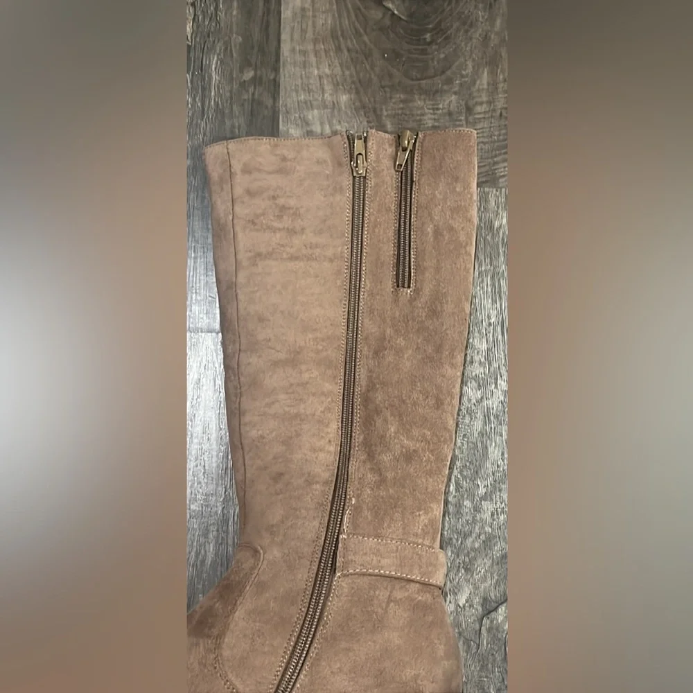 New Pierre Dumas Suede Boots
